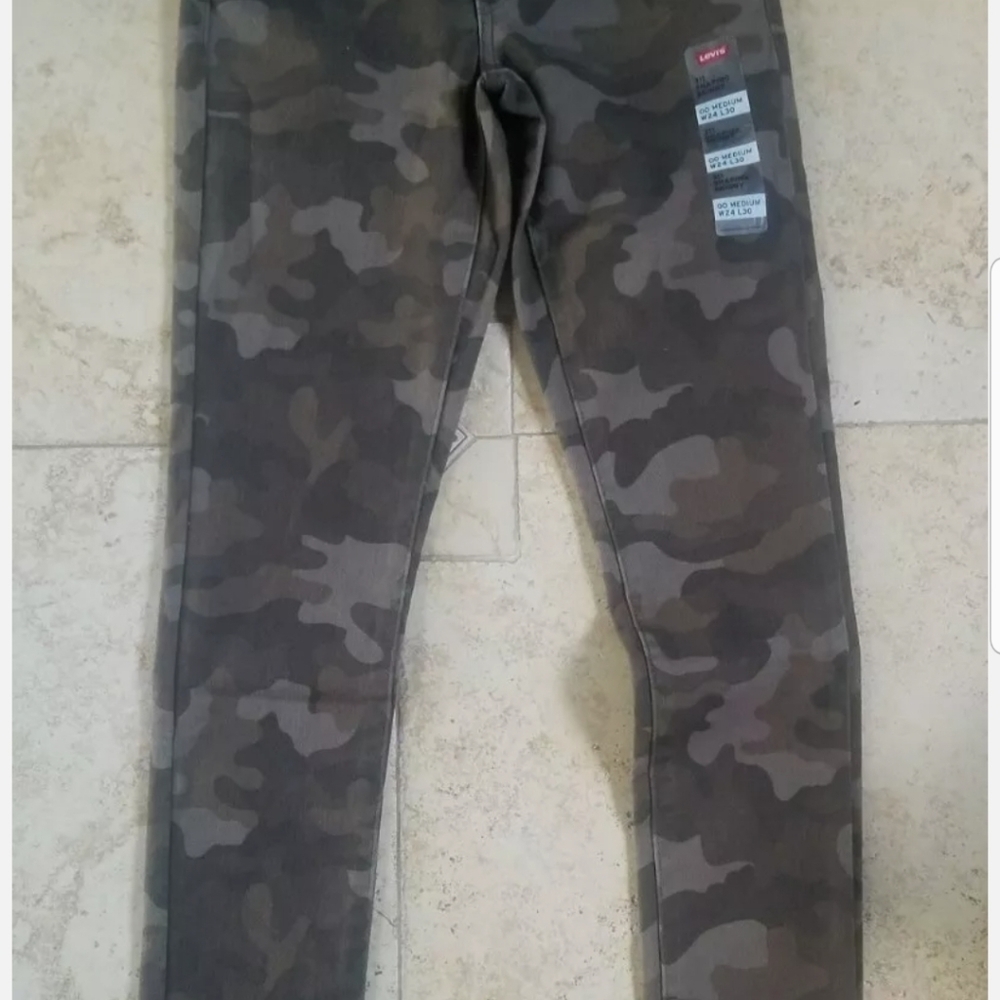 Levi's - Picture 3 of 4